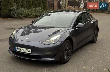 Седан Tesla Model 3 2022 в 