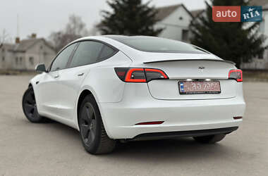 Седан Tesla Model 3 2023 в 