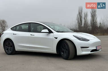 Седан Tesla Model 3 2023 в 