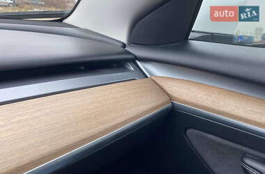 Седан Tesla Model 3 2023 в 