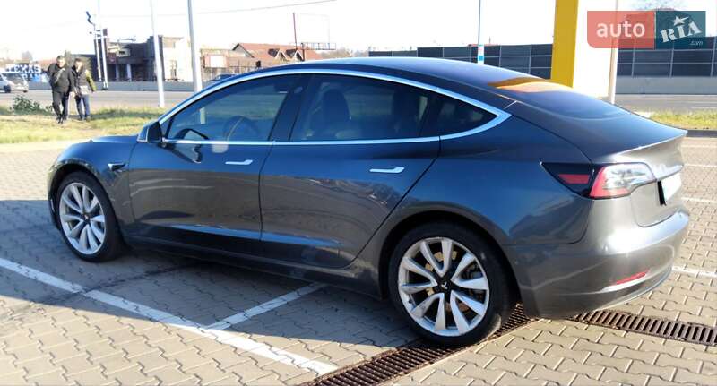 Седан Tesla Model 3 2018 в Києві