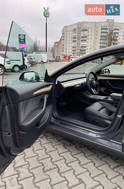 Седан Tesla Model 3 2022 в Луцьку