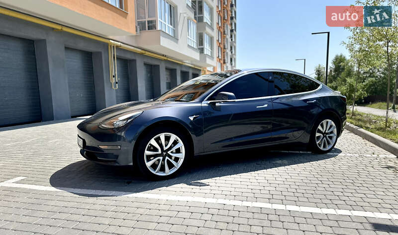 Седан Tesla Model 3 2018 в Виннице