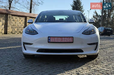 Седан Tesla Model 3 2022 в Чернівцях