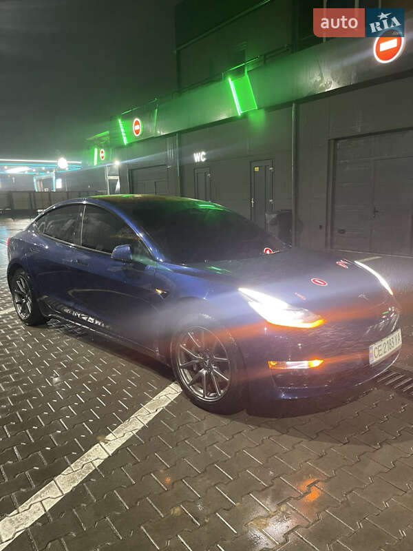 Седан Tesla Model 3 2018 в Черновцах