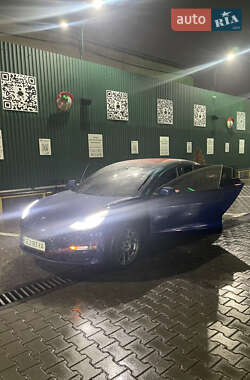 Седан Tesla Model 3 2018 в Чернівцях