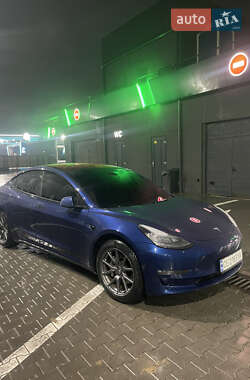 Седан Tesla Model 3 2018 в Чернівцях