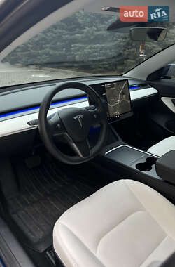 Седан Tesla Model 3 2021 в 