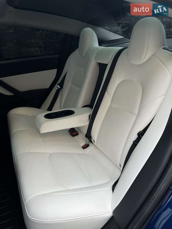 Седан Tesla Model 3 2021 в Харкові