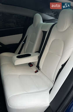 Седан Tesla Model 3 2021 в 