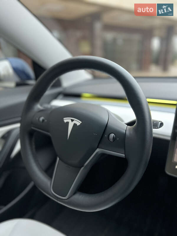 Седан Tesla Model 3 2021 в Харкові
