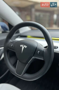 Седан Tesla Model 3 2021 в 