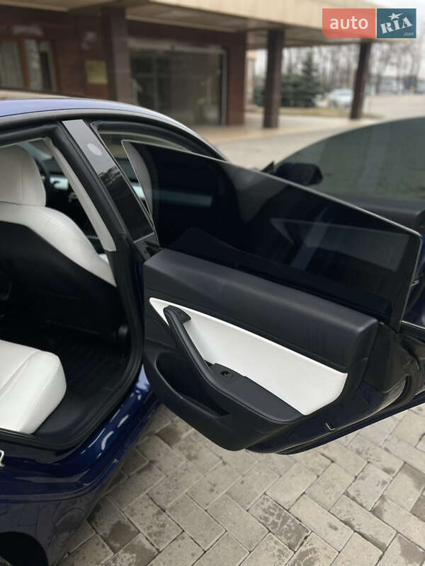 Седан Tesla Model 3 2021 в Харкові
