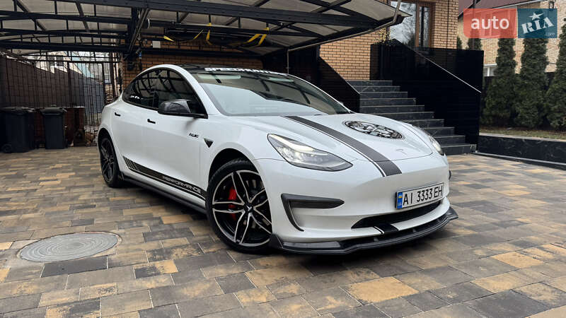 Седан Tesla Model 3 2019 в Ирпене