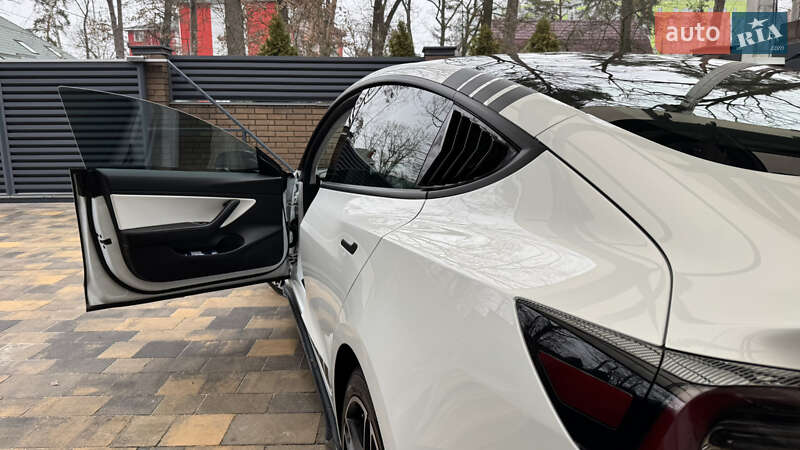 Седан Tesla Model 3 2019 в Ирпене