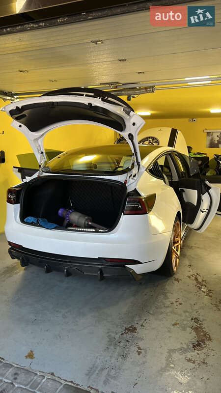 Седан Tesla Model 3 2019 в Ирпене