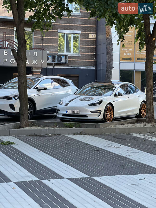 Седан Tesla Model 3 2019 в Ирпене