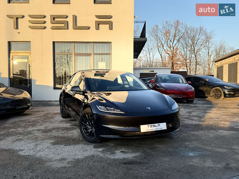 Седан Tesla Model 3 2024 в Вінниці