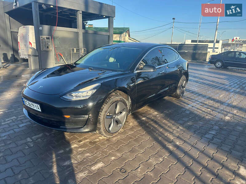 Седан Tesla Model 3 2018 в Львове