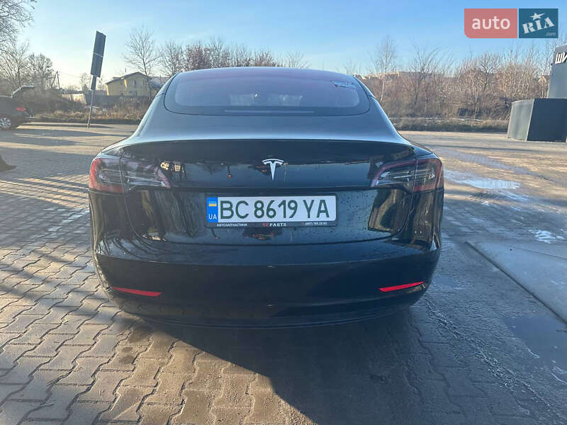 Седан Tesla Model 3 2018 в Львове