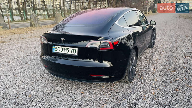 Седан Tesla Model 3 2018 в Львові