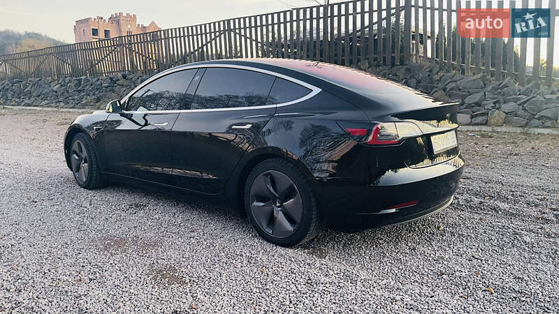 Седан Tesla Model 3 2018 в Львові