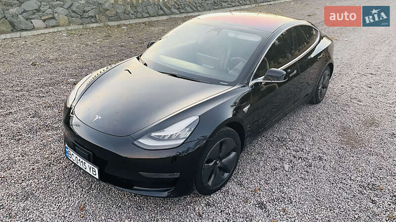 Седан Tesla Model 3 2018 в Львові