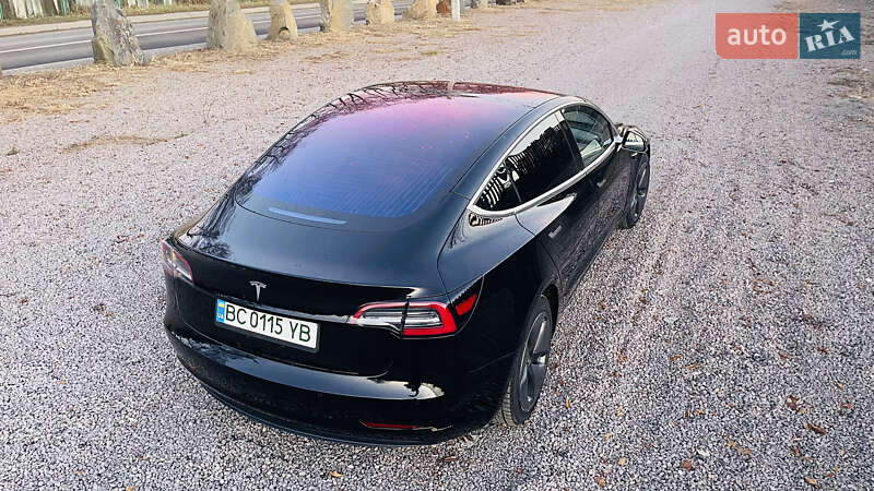 Седан Tesla Model 3 2018 в Львові
