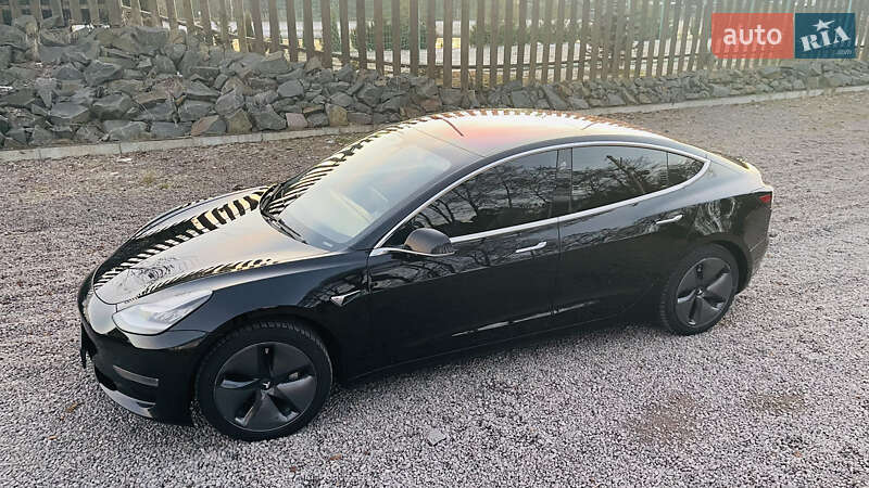 Седан Tesla Model 3 2018 в Львові