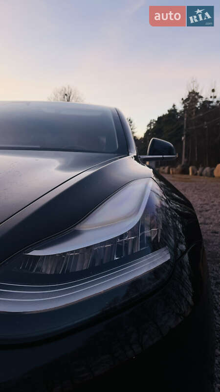 Седан Tesla Model 3 2018 в Львові