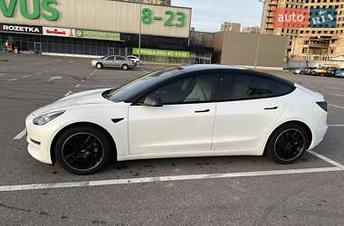 Седан Tesla Model 3 2021 в Киеве