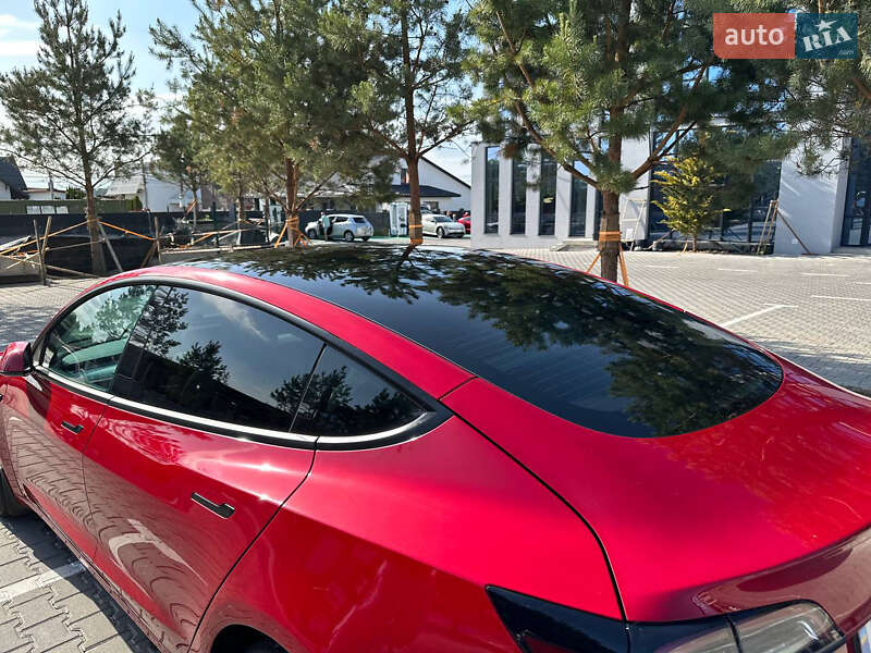 Седан Tesla Model 3 2022 в Ужгороді
