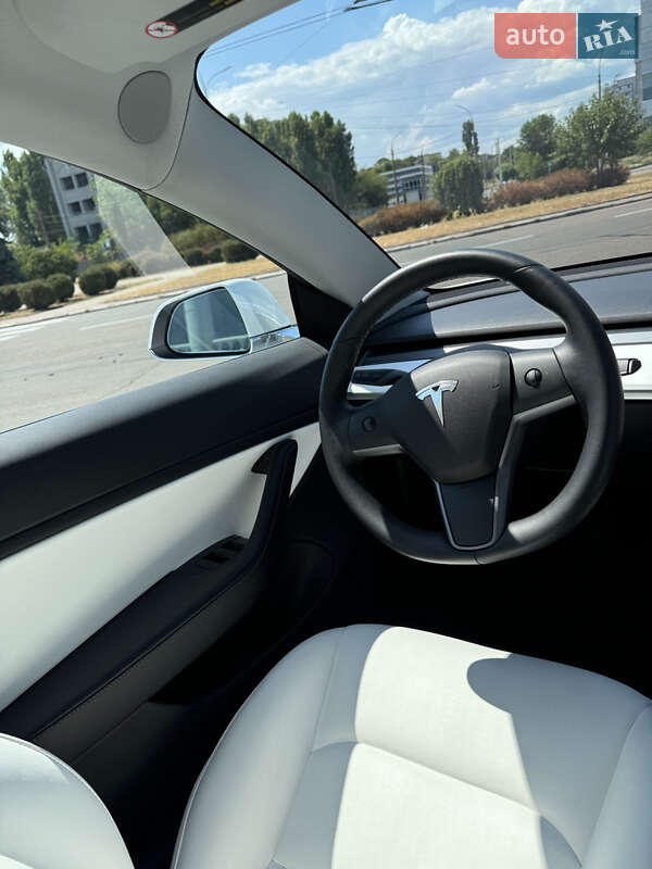 Седан Tesla Model 3 2019 в Черкасах
