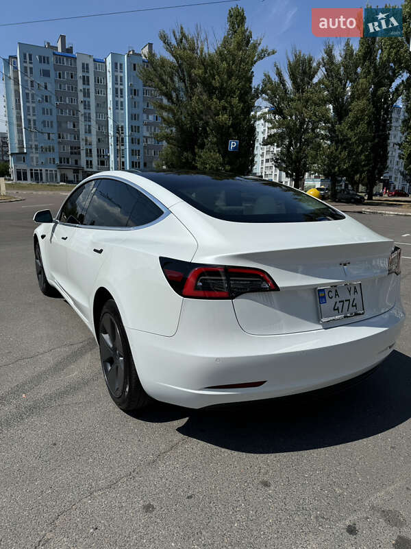 Седан Tesla Model 3 2019 в Черкасах