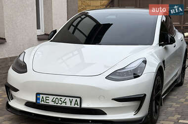 Седан Tesla Model 3 2021 в Дніпрі