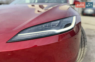 Седан Tesla Model 3 2024 в 