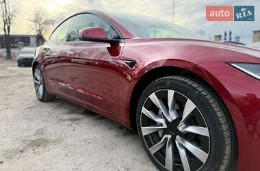 Седан Tesla Model 3 2024 в 