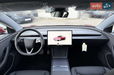 Седан Tesla Model 3 2024 в 