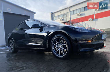 Седан Tesla Model 3 2021 в Володимирі