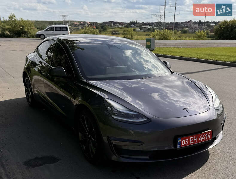Седан Tesla Model 3 2019 в Одесі