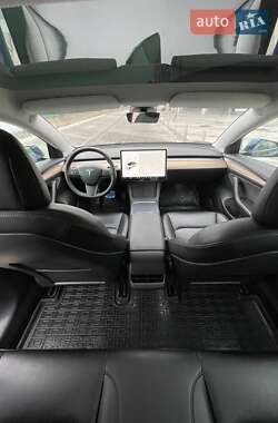 Седан Tesla Model 3 2021 в 