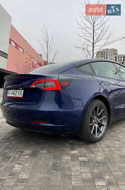 Седан Tesla Model 3 2021 в 