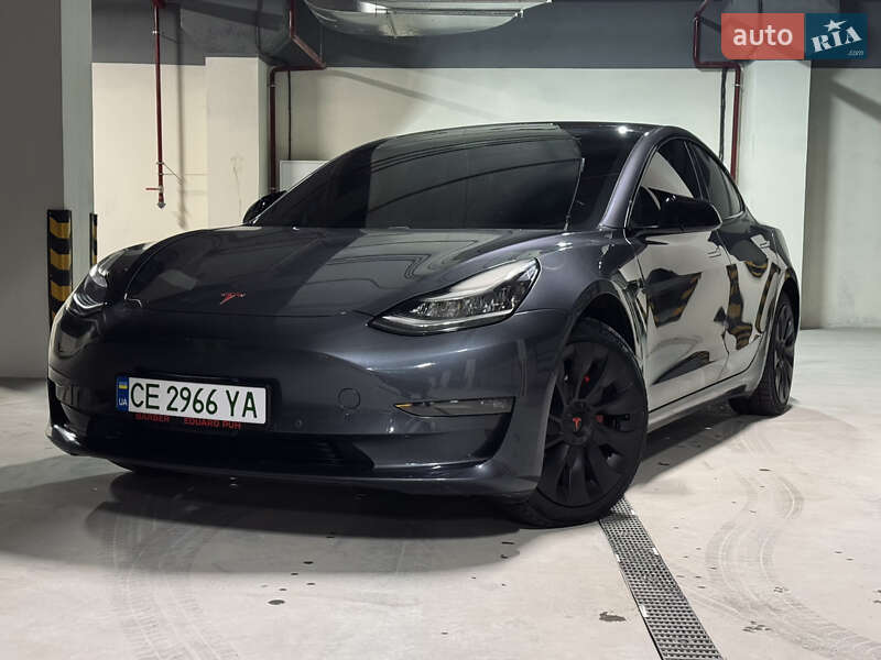 Седан Tesla Model 3 2018 в Чернівцях