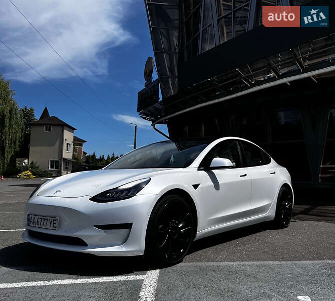 Седан Tesla Model 3 2021 в Киеве
