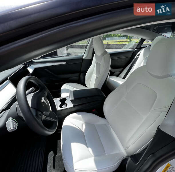 Седан Tesla Model 3 2021 в Киеве