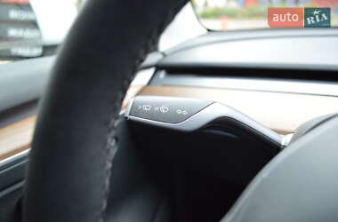 Седан Tesla Model 3 2022 в Львове