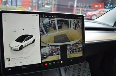 Седан Tesla Model 3 2022 в Львове
