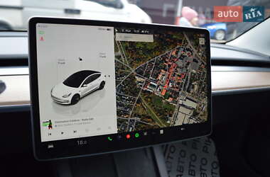 Седан Tesla Model 3 2022 в Львове