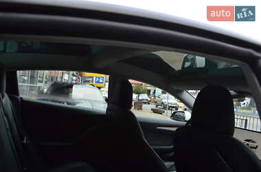 Седан Tesla Model 3 2022 в Львове