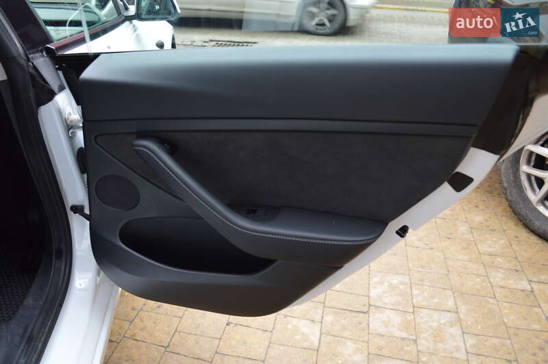 Седан Tesla Model 3 2022 в Львові фото 34 Седан Tesla Model 3 2022 в Львові